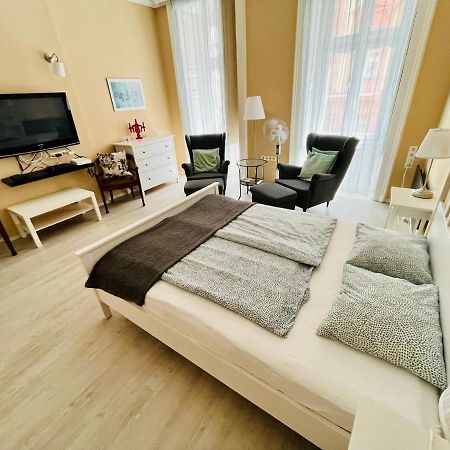 Academy Home - Elegant Place Next To The Parliament Budapest Esterno foto