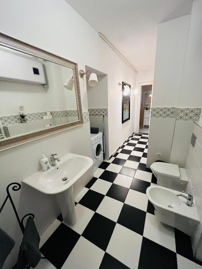 Academy Home - Elegant Place Next To The Parliament Budapest Esterno foto