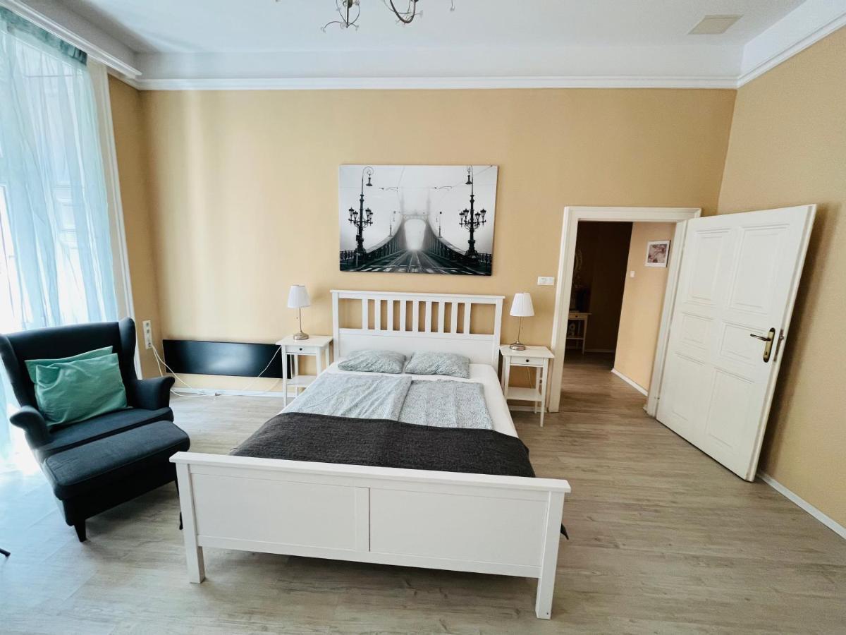Academy Home - Elegant Place Next To The Parliament Budapest Esterno foto