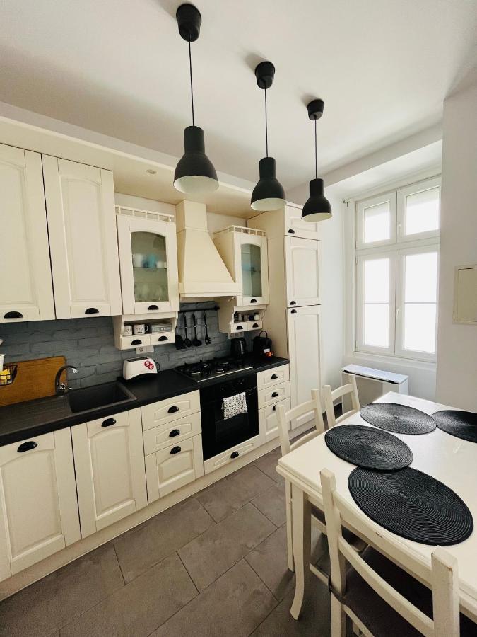 Academy Home - Elegant Place Next To The Parliament Budapest Esterno foto