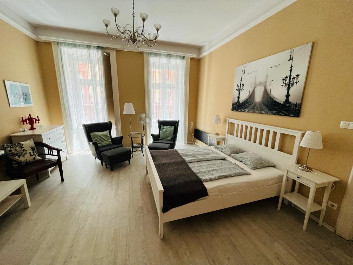 Academy Home - Elegant Place Next To The Parliament Budapest Esterno foto