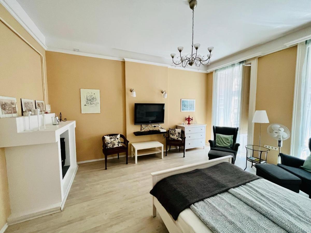 Academy Home - Elegant Place Next To The Parliament Budapest Esterno foto