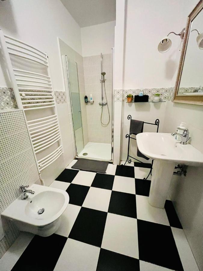 Academy Home - Elegant Place Next To The Parliament Budapest Esterno foto